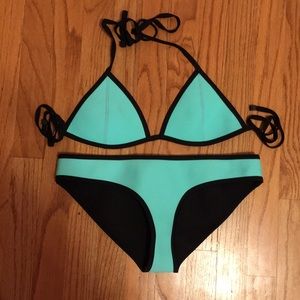 TRAINGL BIKINI